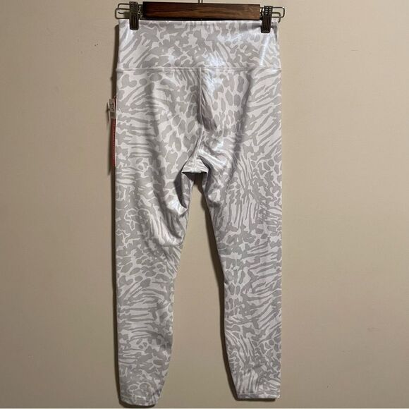 NWT Good American Icy Leopard Legging Foil White Gray- Size 2 (Medium) - Picture 5 of 11